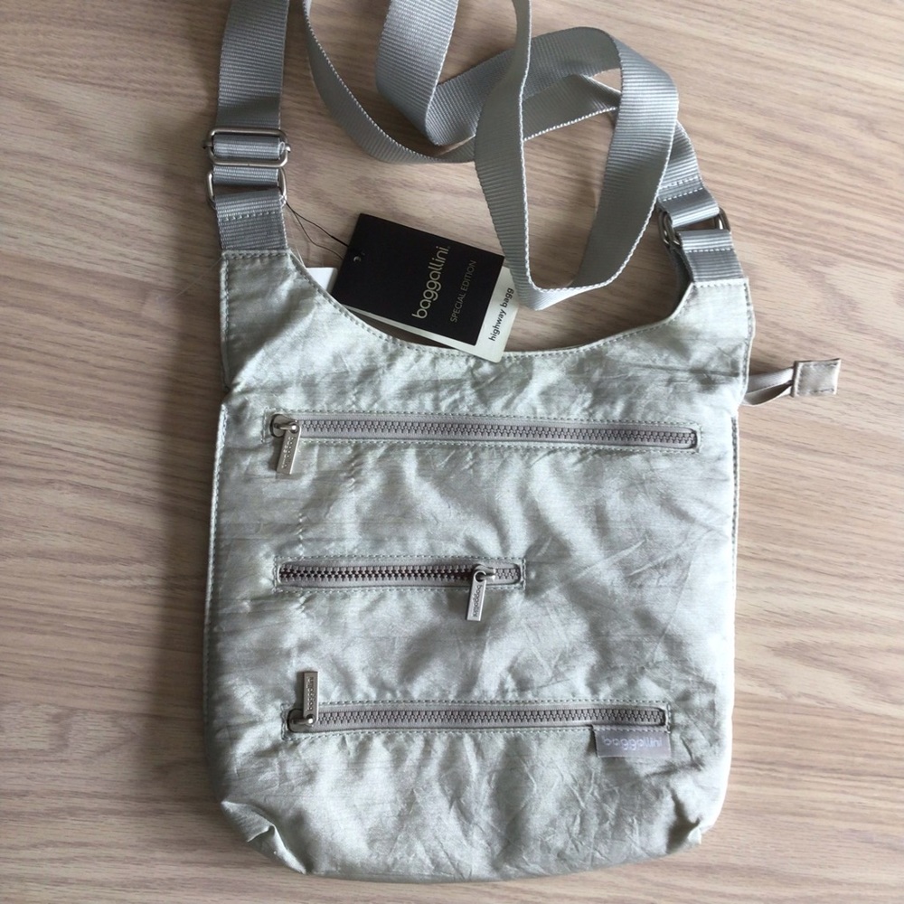 New Baggallini Highway Bagg Gray Cross Body Purse beige